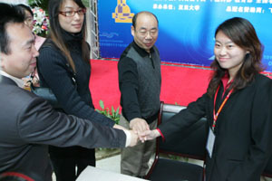 大學生科技成果何以“自娛自樂”？科研之路需“兩條腿”并行